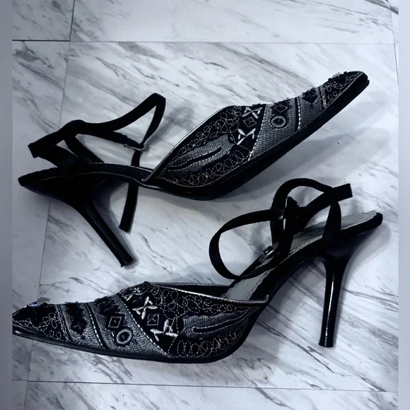 Pointed toe Embroidered and Beaded Black and Silver heels Size:9M - Picture 4 of 8